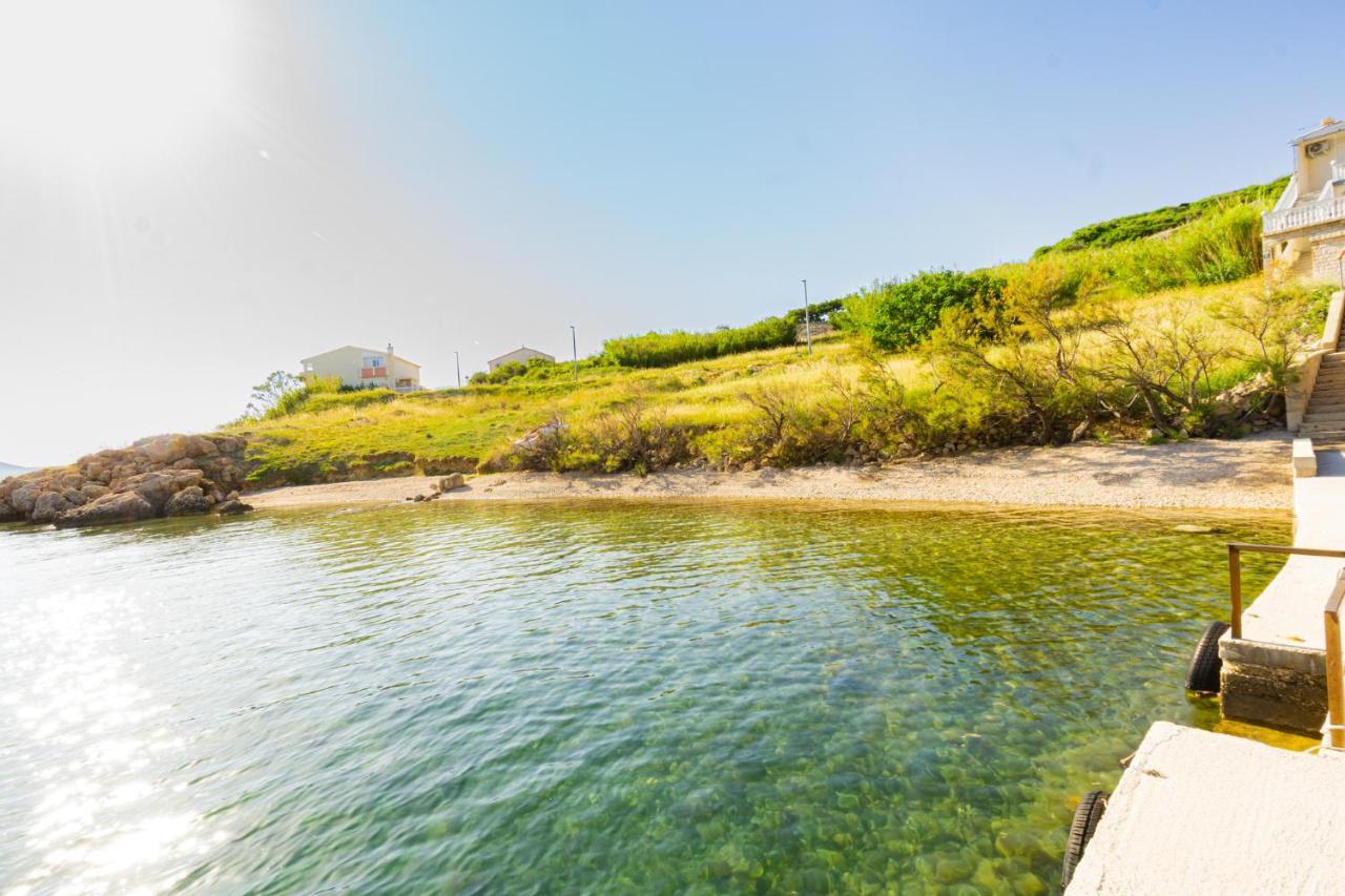 Bepic Quiet Location On A Beautiful Bay Apartment Metajna Exterior photo